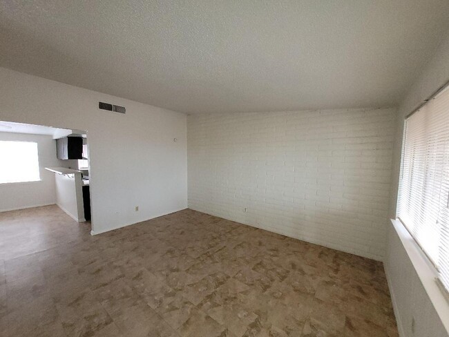 Building Photo - 5225 Carousel Dr