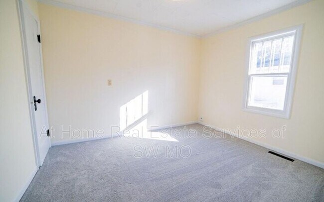 Building Photo - 2041 W College St