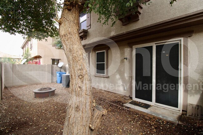 Building Photo - 8147 W Lynwood St