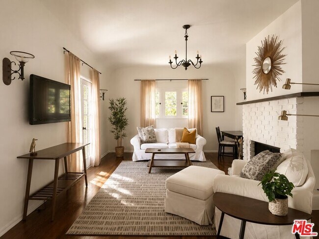 Foto del edificio - 830 N Gardner St