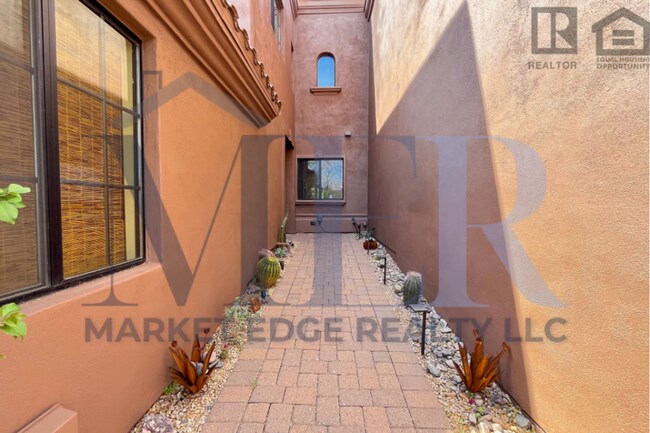 Foto del edificio - 3Bed/2.5Bath Townhouse in Carefree! $4499 MOVE-IN SPECIAL! Move-In Ready on 04/09/2026!