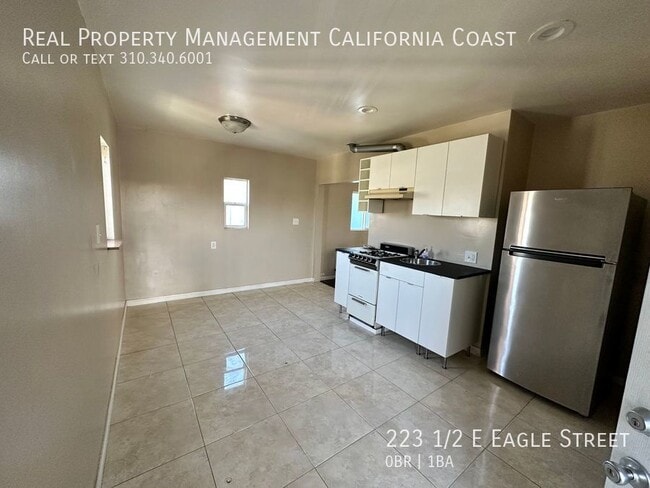 Building Photo - Charming, Spacious Studio Upstairs!