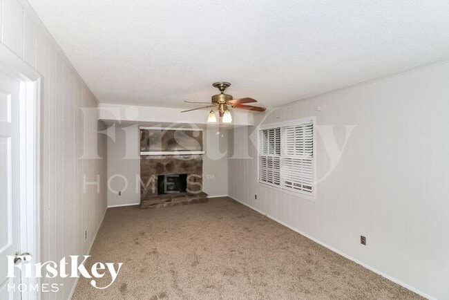 Building Photo - 1570 Sprayberry Dr