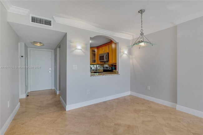 Building Photo - 13120 SW 92nd Ave