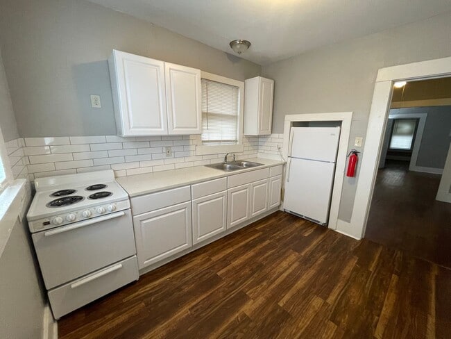 Building Photo - 215 Paschal St