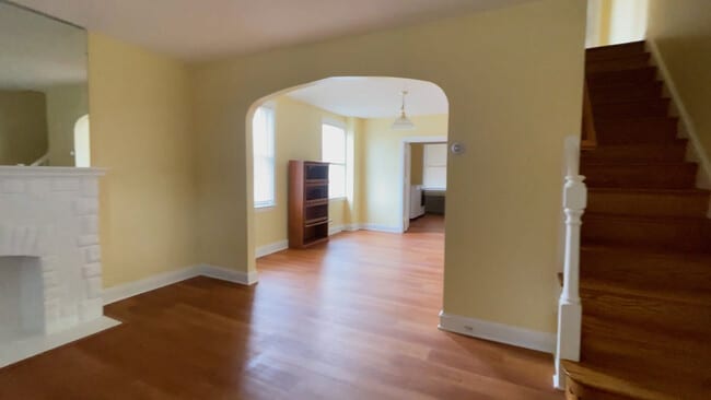 First floor - 401 Elrino St