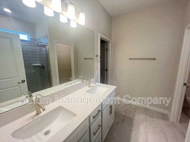 Foto del edificio - 2104 Canopy Ter Blvd