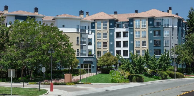 Building Photo - 1257 Lakeside Dr