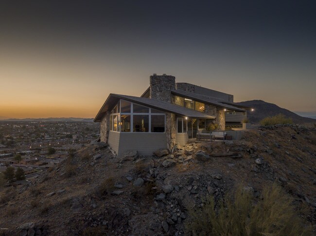 Foto del edificio - 707 W Mountain View Rd