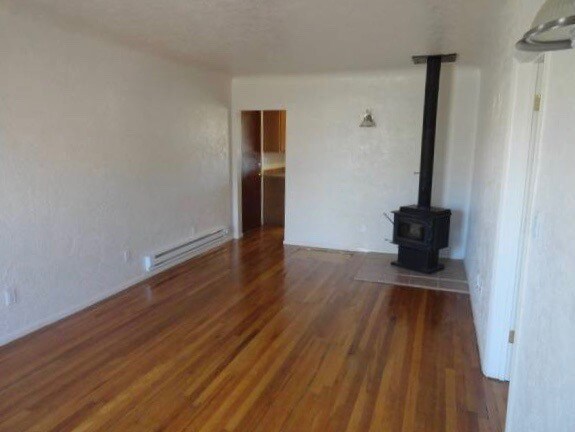 Building Photo - Beautiful South Valley Home, Don't Miss It!