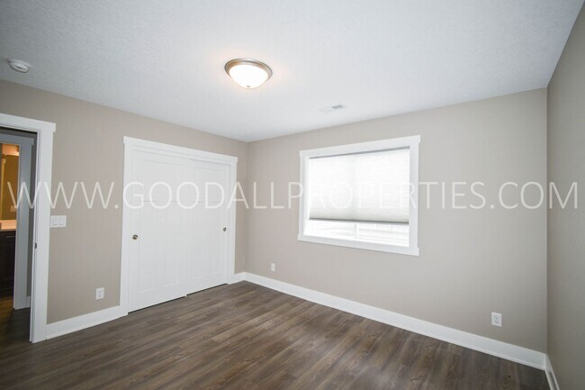 Building Photo - Two free months rent! New 4 Bedroom Ranch in Clive with finished Basement.