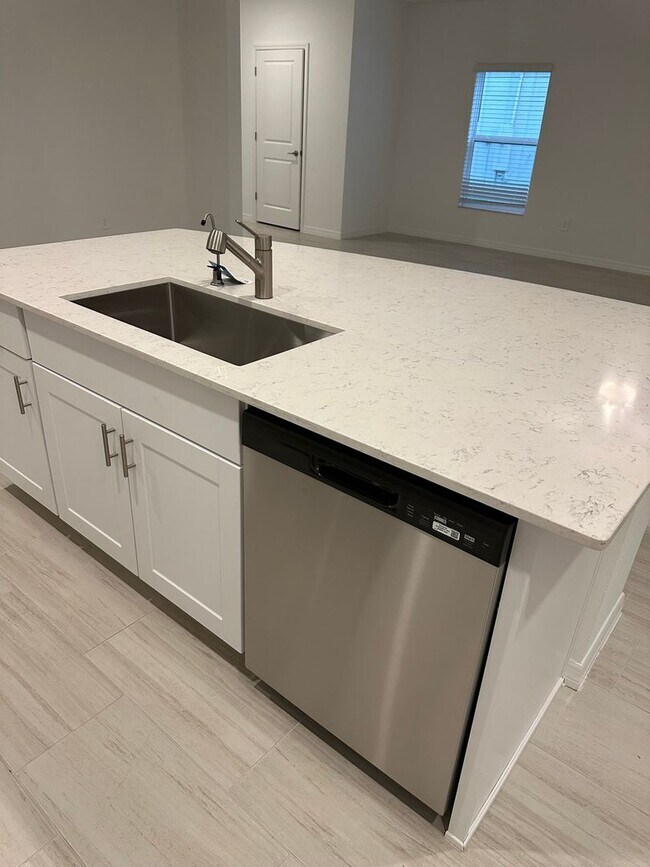 Foto del edificio - 5 Bedroom Single Family Home in Zephyrhills