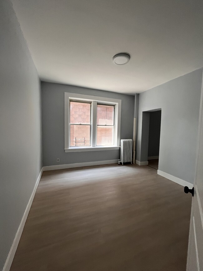 Building Photo - 121 Manhattan Ave