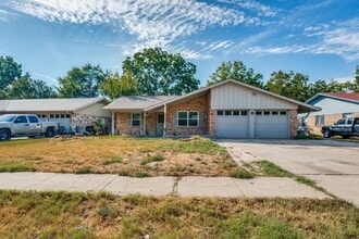 Building Photo - 213 Dorris Dr