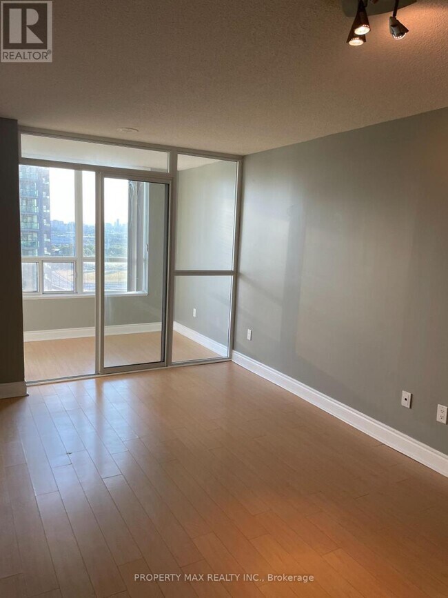 Photo du bâtiment - 60 Brian Harrison Way