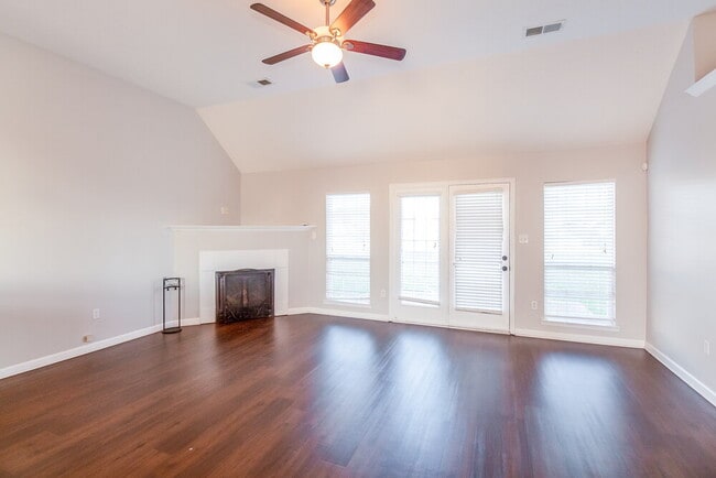 Building Photo - 2104 Eubanks Ln