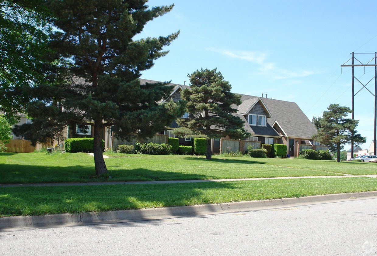 Building Photo - 3811-3819 Overland Dr