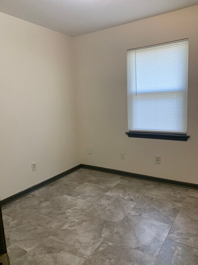 Building Photo - Super cute in Haughton School District...