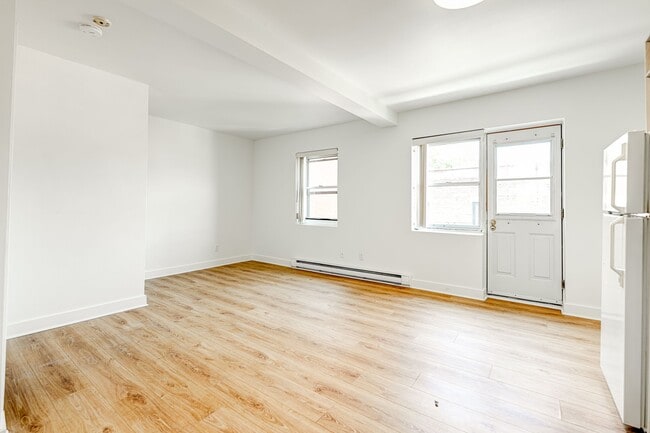 Building Photo - 539 Rue Prince Arthur O
