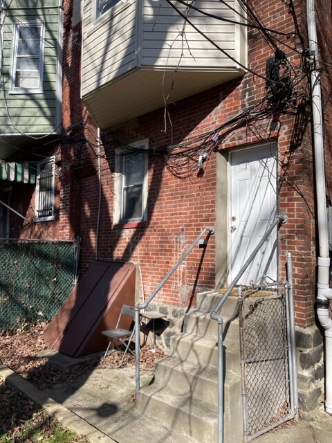 Building Photo - 1214 S 45th St