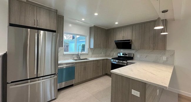Building Photo - Fully Renovated 3BR/2.5BA SFH | Modern Upgrades | Prime San Mateo Location!