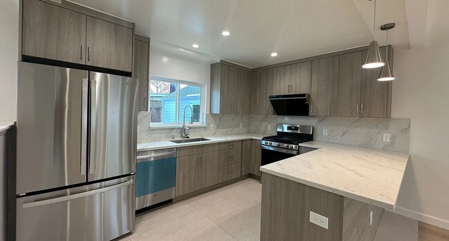 Foto del edificio - Fully Renovated 3BR/2.5BA SFH | Modern Upgrades | Prime San Mateo Location!