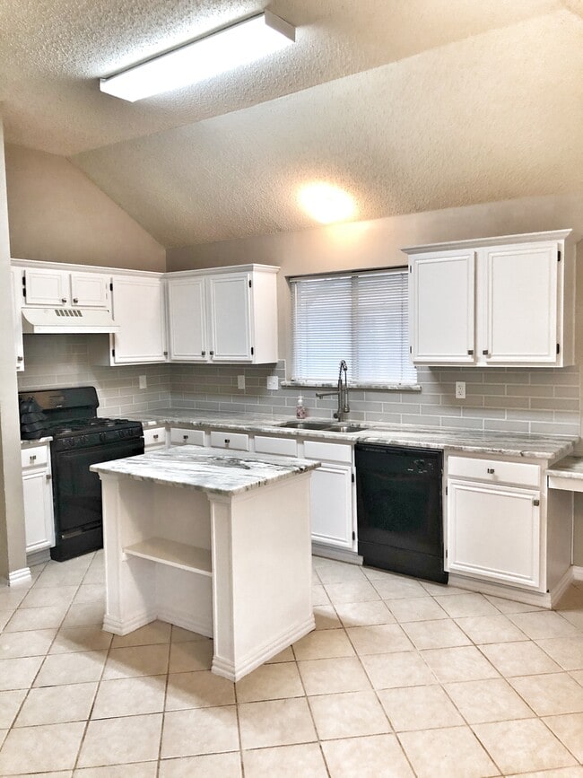 Foto del edificio - 2202 Bowie Ln