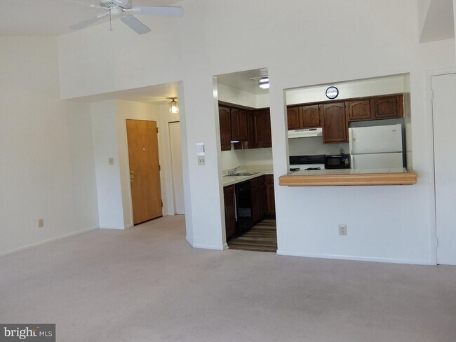 Foto del edificio - 309 Trinity Ct