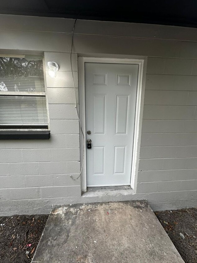 Primary Photo - 10011 N 14th St