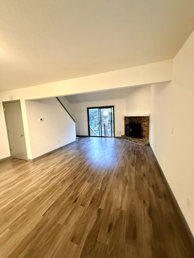 Foto del edificio - 215 NE Timbercreek Dr