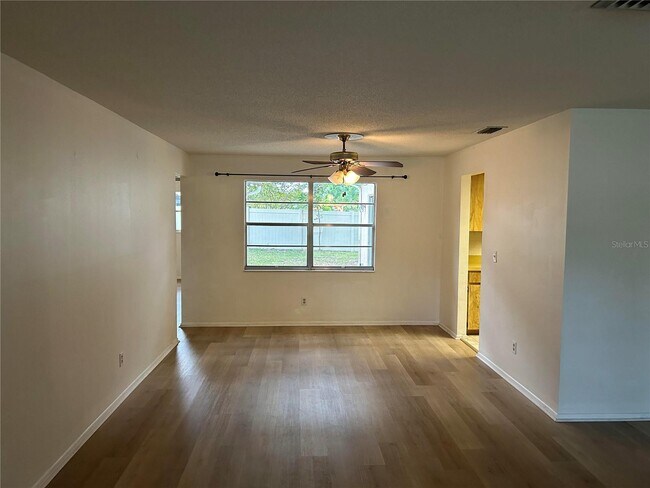 Building Photo - 8873 Tami St