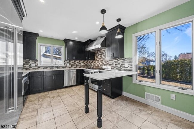 Building Photo - 33 Normandy Rd