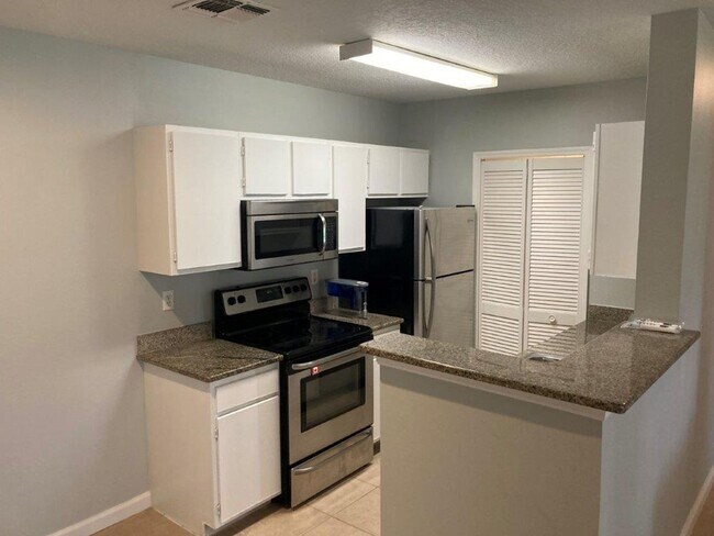 Foto del edificio - Beautiful 2BD / 2BA Condo – Close to Unive...