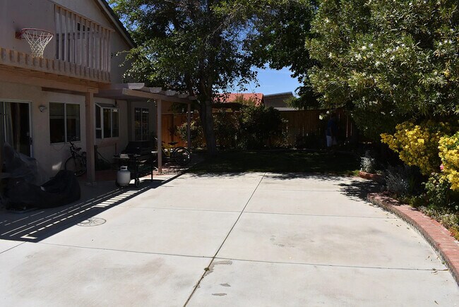 Building Photo - 2157 Millcreek Way