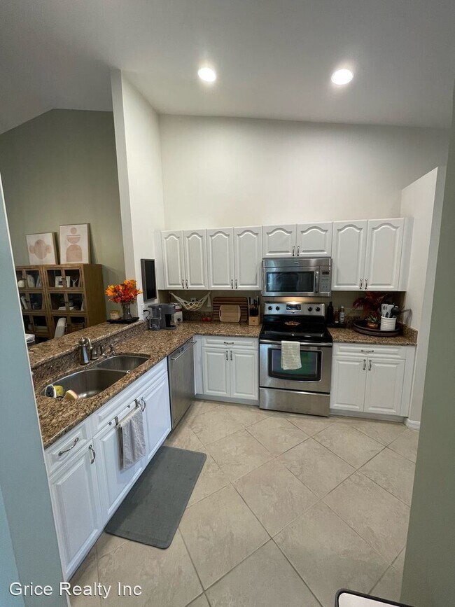 Foto del edificio - 2 br, 2 bath House - 5397 Whitten Dr.  #97