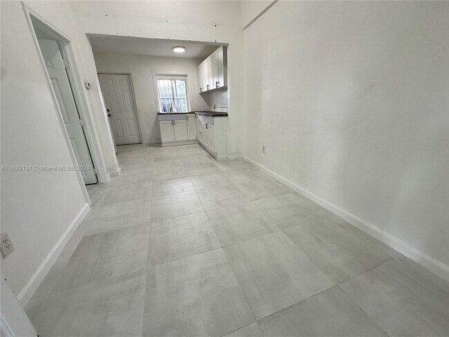Foto del edificio - 1049 NW 95th St