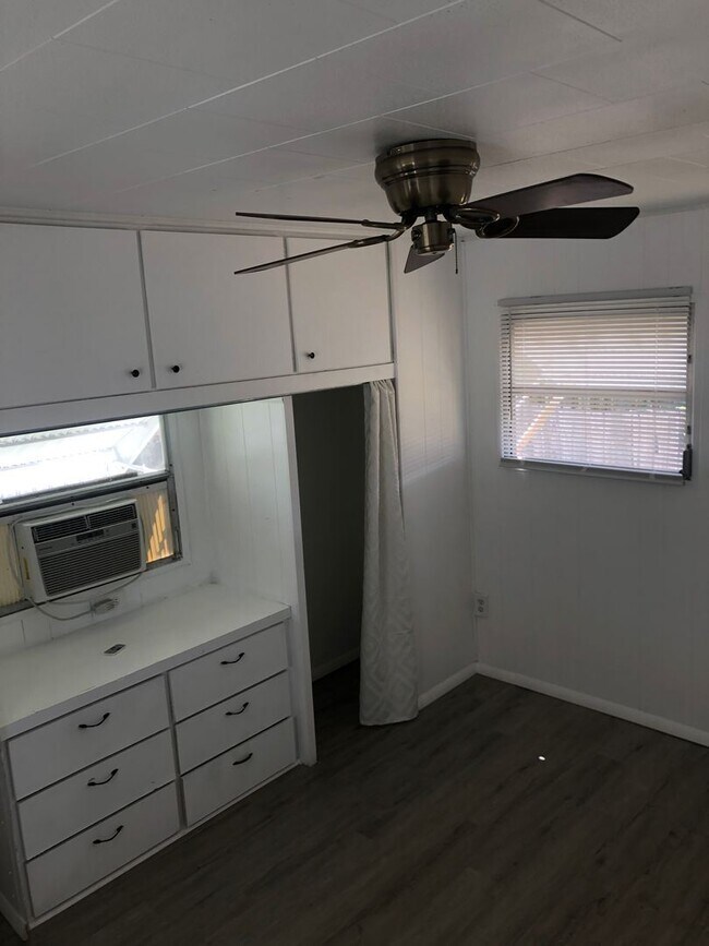 Building Photo - 2 br, 1 bath House - 1112 50th Ave W