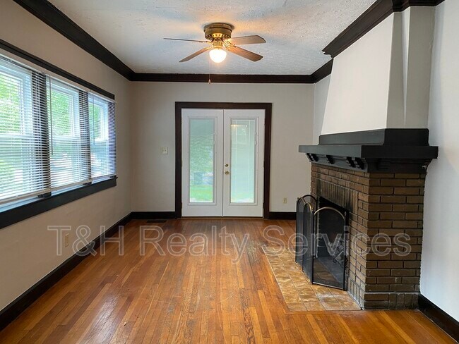 Building Photo - 5259 N College Ave