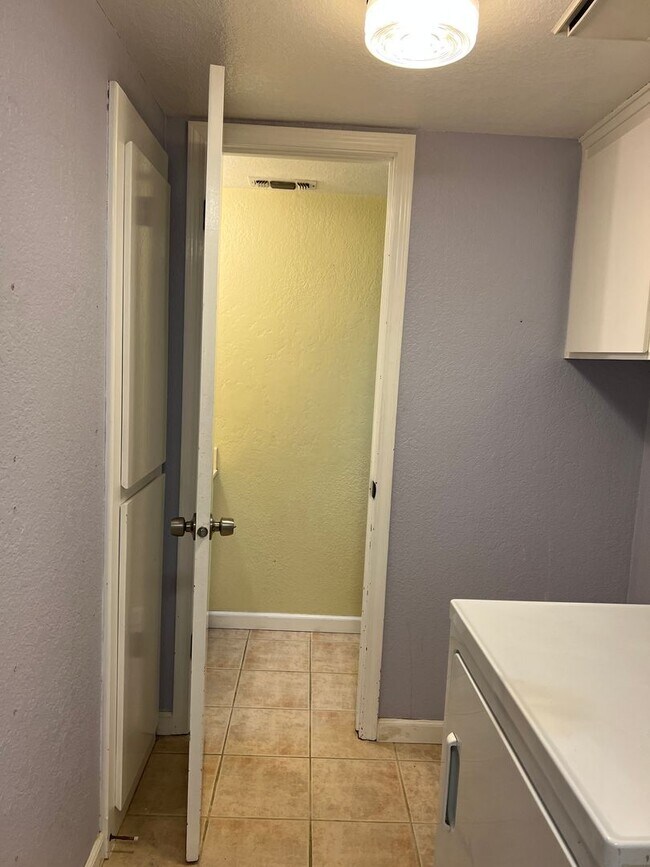 Foto del edificio - Available now! South Davis Townhome On Ver...