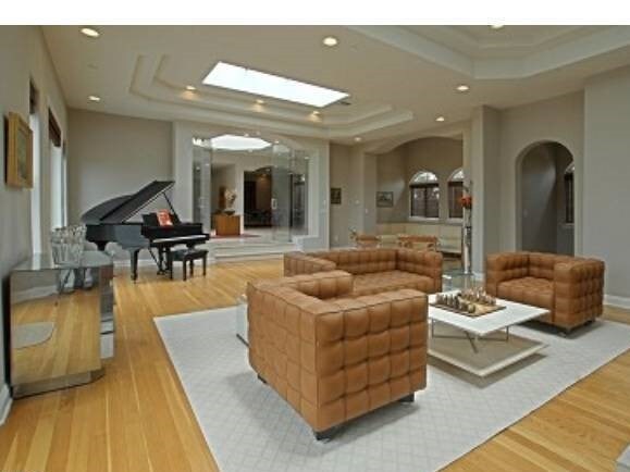 Building Photo - 1939 Stradella Rd