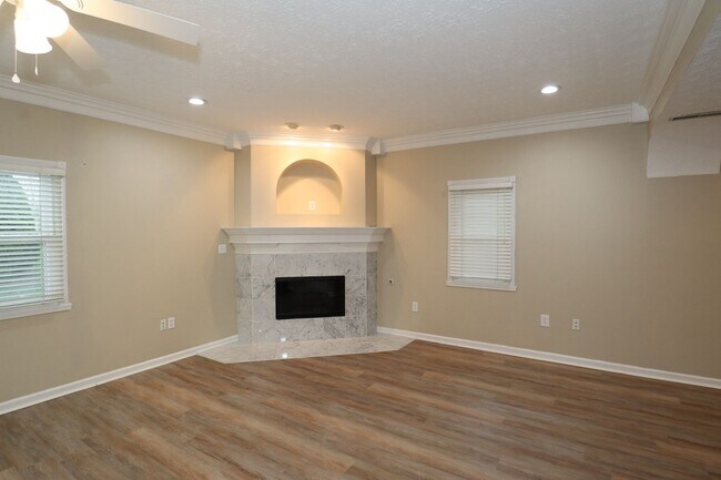 Building Photo - 4 Bedroom Carmel Home!