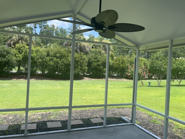Foto del edificio - 292 Mayfield Dr