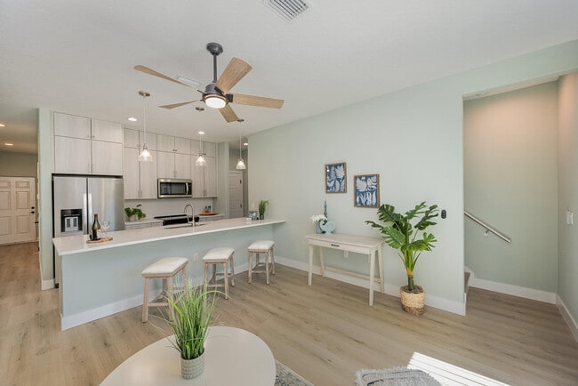 Building Photo - 900 Paddleboard Ct