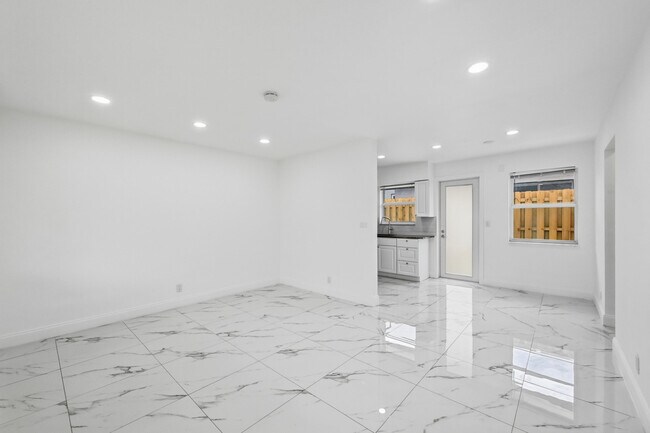 Foto del edificio - 2308 NW 3rd Ave