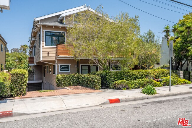 Foto del edificio - 2411 4th St