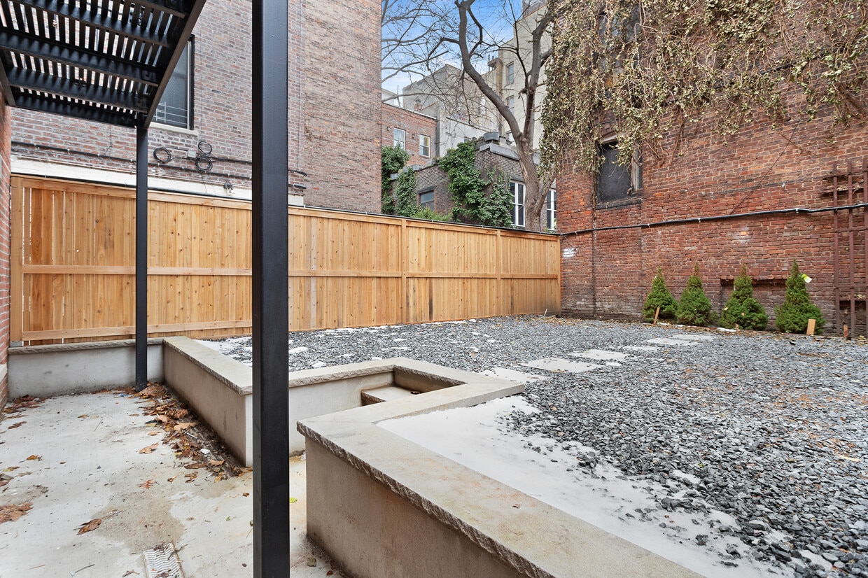 Primary Photo - 301 E 10th St