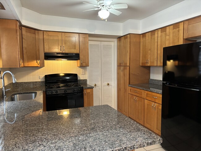 Kitchen - 6747 N Harding Ave