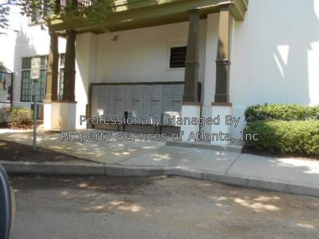 Building Photo - 943 N Ormewood Park Dr SE