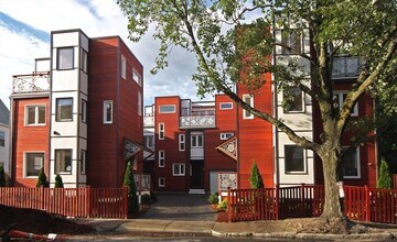 Building Photo - 13 Clary St