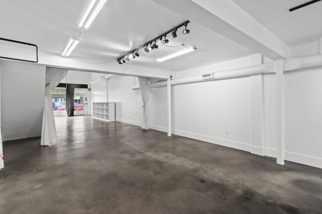 Foto del edificio - 1050 S Fairfax Ave